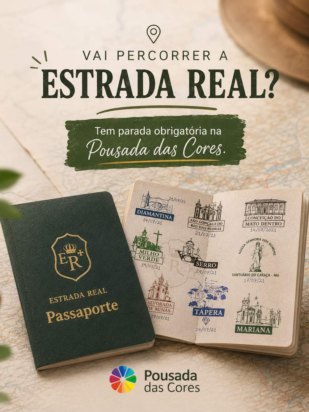 Carimbo sendo aplicado no Passaporte da Estrada Real sobre mesa de madeira